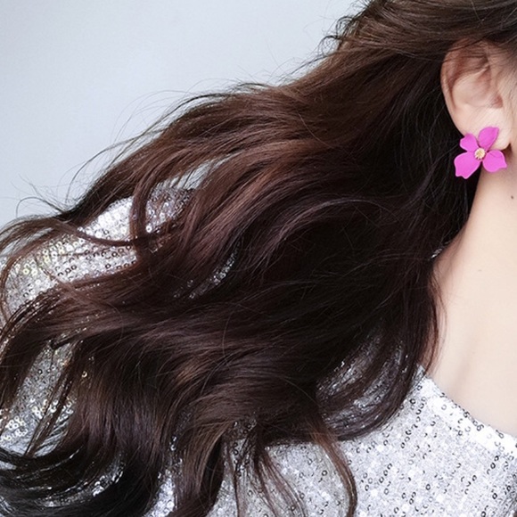 Neon pink flower earrings - Picture 5 of 5